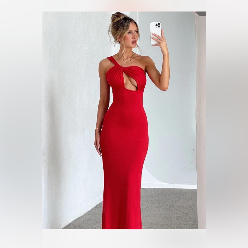 Beginning Boutique Scarlet Cut-Out Gown